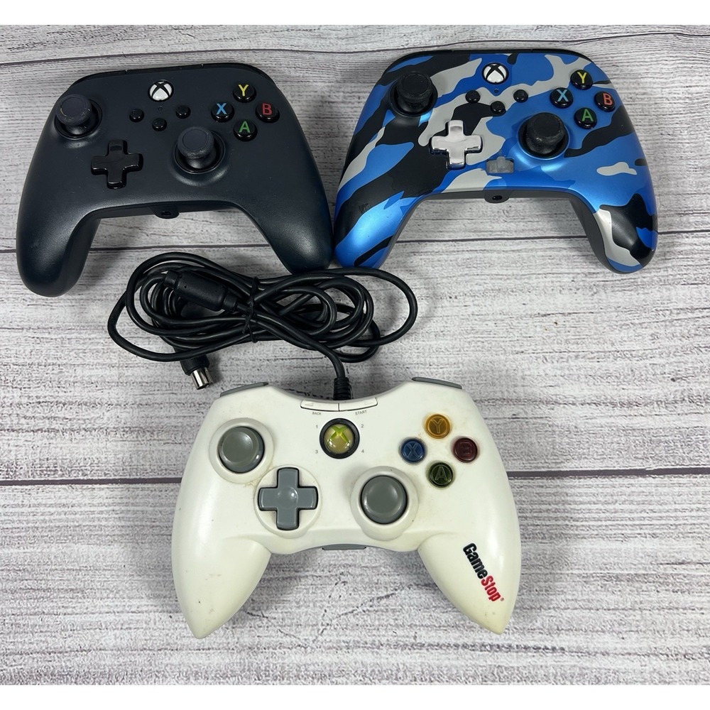 Lot‎ Of Three Xbox  Controllers Two Wireless One Wired All 3 Not Tested